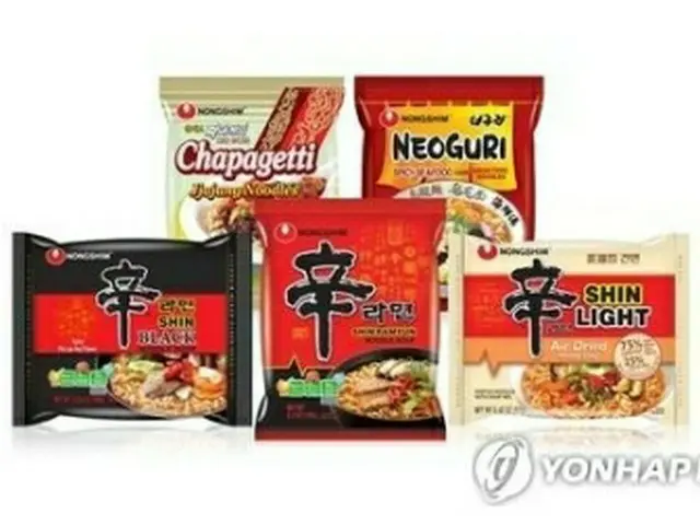 食品大手、農心の主力即席麺。「チャパゲティ」と「ノグリ」をまぜて作る「チャパグリ」はインターネットから広まった食べ方で、のちにカップ麺も発売された（農心提供）＝（聯合ニュース）≪転載・転用禁止≫