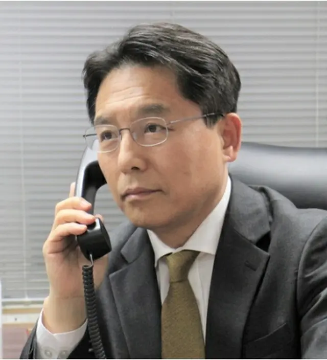 ビーガン氏と電話会談する魯氏（外交部提供）＝（聯合ニュース）≪転載・転用禁止≫