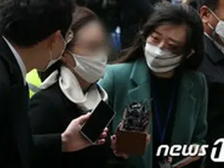 “タマネギ男”韓国元法相の妻、娘の不正入学など全て有罪で懲役4年＝法廷で拘束