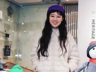 女優コン・ヒョジン、個性的なクリスマスツリーを披露＝”シンプルでもムードは最高”