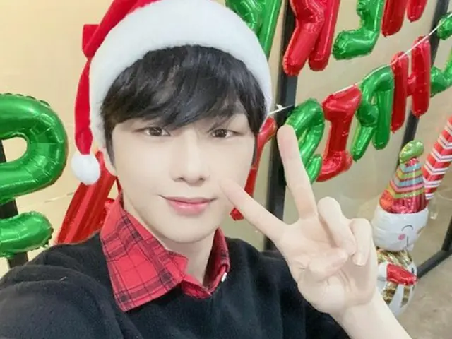 歌手カン・ダニエル、クリスマスに一緒に過ごしたい子犬のような可愛さでメリークリスマス(画像提供:wowkorea)