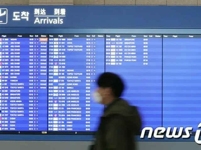韓国政府が英国との航空便運航を一時中断することにした 去る23日の、仁川空港 到着案内板（画像提供:wowkorea）