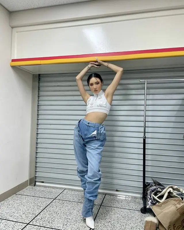 ファサ（MAMAMOO）、ジーンズ+ジーンズのファッションに俳優イ・シオン“暑いんだか寒いんだか“（画像提供:wowkorea）