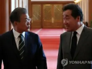 文大統領　国民向け謝罪後に与党代表と会合＝世論沈静化など議論か