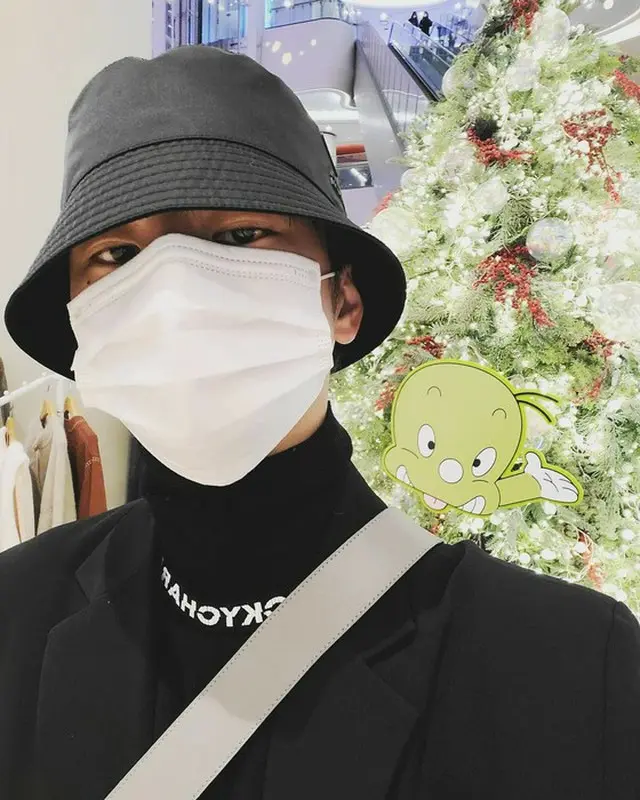 【トピック】ソ・イングク、イケメンオーラ満開の眼差しでクリスマスのあいさつ（画像提供:wowkorea）