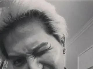 MINO（WINNER）、夜明けに迫力あふれるウィンク…「寝ないの？」