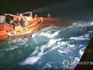 韓国南部で７人乗船の漁船転覆　救助難航