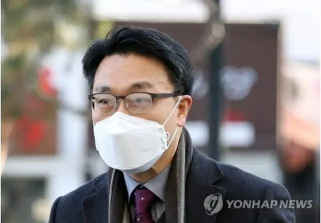 憲法裁判所に入る金氏＝３０日、ソウル（聯合ニュース）
