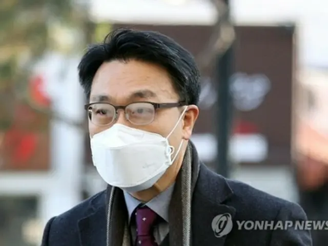 憲法裁判所に入る金氏＝３０日、ソウル（聯合ニュース）
