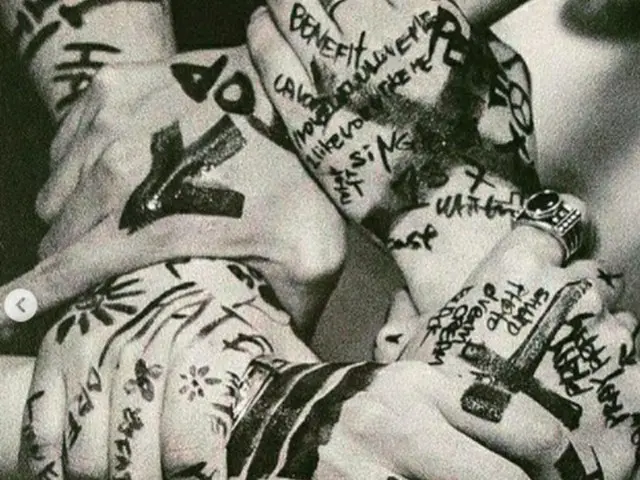G-DRAGON（BIGBANG）、グループ写真で迎えた2021年にスマホの待ち受け画面を公開（画像提供:wowkorea）