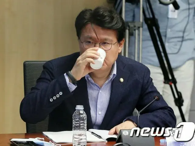 黃雲夏、共に民主党議員（画像提供:wowkorea）