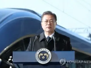 環境に優しい新型高速列車に試乗　文大統領