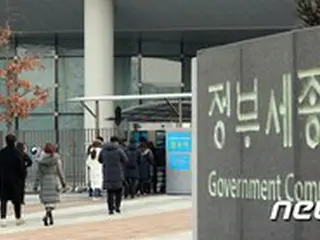 文政権、3年間で公務員9万人増員＝李明博政権の9倍