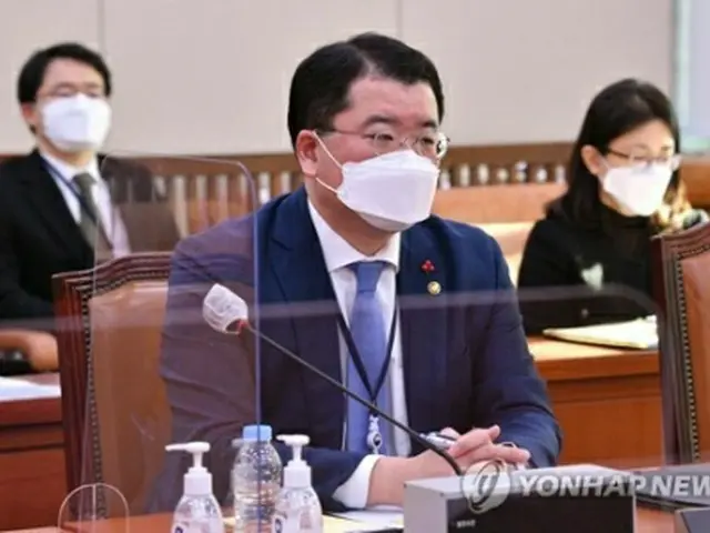 国会外交統一委員会に出席した外交部の崔鍾建（チェ・ジョンゴン）第1次官＝6日、ソウル（聯合ニュース）