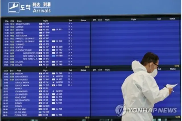 運航状況を伝える仁川国際空港の電光掲示板（資料写真）＝（聯合ニュース）