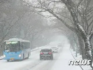 チェジュ（済州）山地「1時間あたり1 センチ」 大雪…済州空港にも大雪特別警報＝韓国