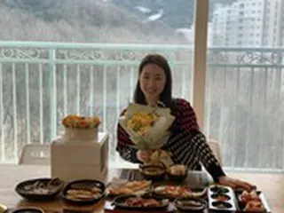 “新婚”女優イ・ヨニ、本日（1/9）誕生日…夫との祝福の席で「愛してる」と満面の笑み