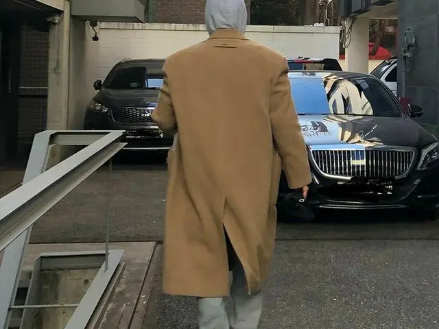 俳優キム・ウビン、寒波でも諦めないコートのスタイリングを披露（画像提供:wowkorea）