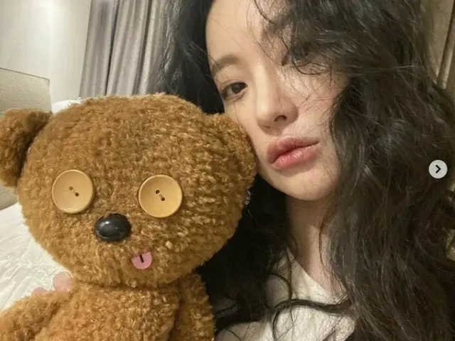 女優オ・ヨンソ、ベッドの上でナチュラルな姿の自撮り写真を公開（画像提供:wowkorea）
