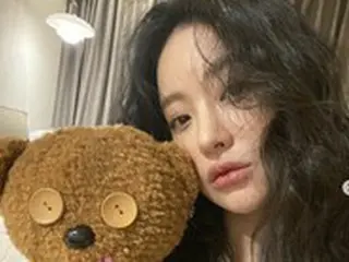 女優オ・ヨンソ、ベッドの上でナチュラルな姿の自撮り写真を公開