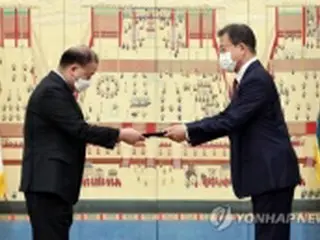 文大統領　新駐日大使に信任状
