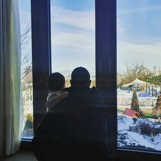 チャ・イェリョンが自身のSNSに夫チュ・サンウクと娘の写真をアップした。（画像提供:wowkorea）