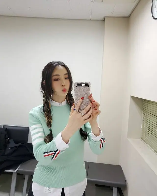 女優イ・ダヒ、おさげ髪のスタイルで少女の感性を披露（画像提供:wowkorea）