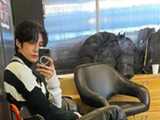 「MONSTA X」ヒョンウォン、ただ撮っただけなのにモデルのよう…大型誕生日ケーキ認証