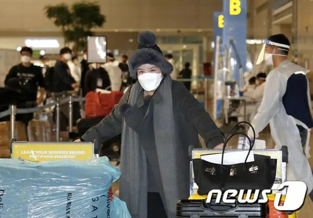 5年ぶりに韓国入りしたエイミ、手にしたエルメスのバッグや服装も話題に（画像提供:wowkorea）