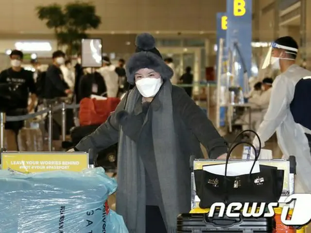 5年ぶりに韓国入りしたエイミ、手にしたエルメスのバッグや服装も話題に（画像提供:wowkorea）