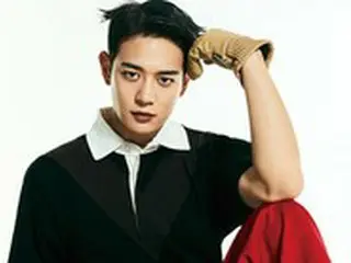 「SHINee」ミンホ、彫刻のようなビジュアルの画報公開「軍生活で、知らなかった自分の姿を発見」