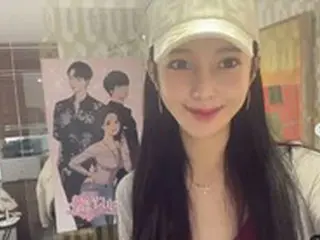 「女神降臨」の原作者yaongyi、事務所で撮った写真を公開＝ネットユーザー“この世は彼女のもの”