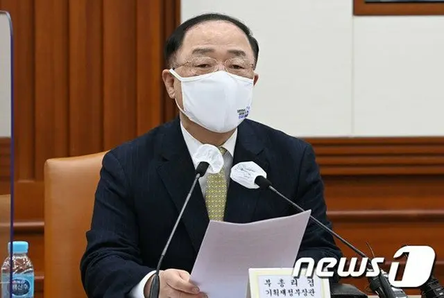 洪楠基、経済副首相兼企画財政部長官（画像提供:wowkorea）