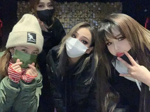 歌手サンダラ・パクが久しぶりに「2NE1」完全体集合を公開して嬉びをプレゼントした。（画像提供:OSEN）