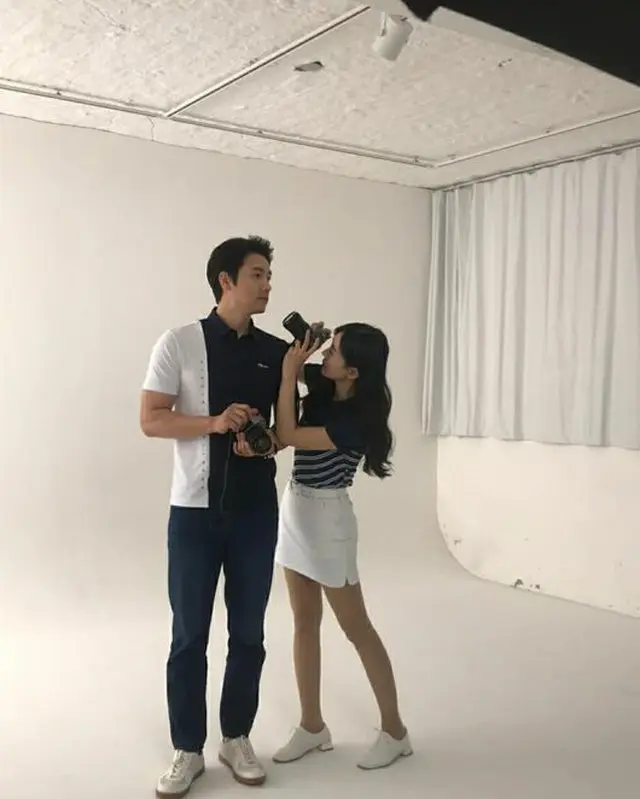 イ・サンウ×キム・ソヨン夫婦、理想的な身長差…愛情あふれる撮影現場を公開（画像提供:wowkorea）
