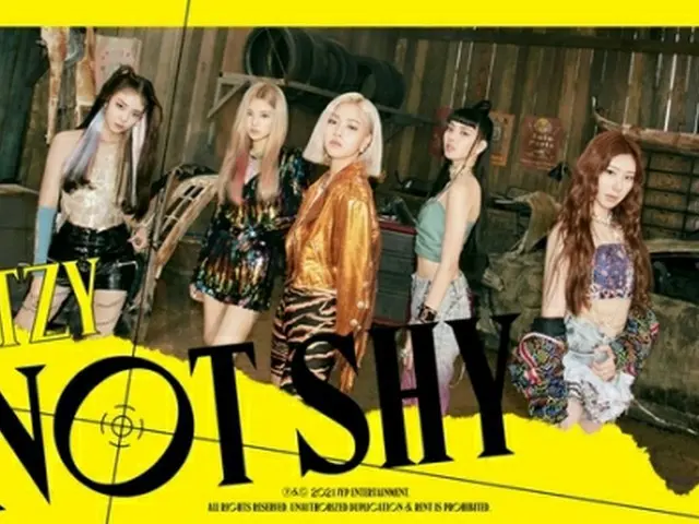 ITZY（JYPエンターテインメント提供）＝（聯合ニュース）≪転載・転用禁止≫