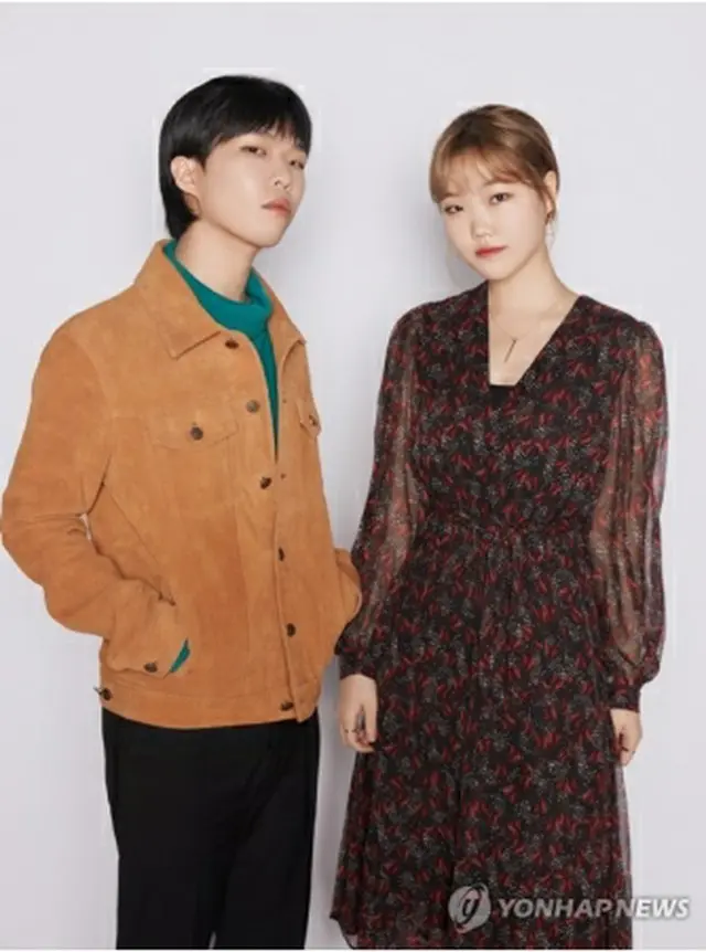 AKMUのイ・チャンヒョク（左）とイ・スヒョン（YGエンターテインメント提供）＝（聯合ニュース）≪転載・転用禁止≫