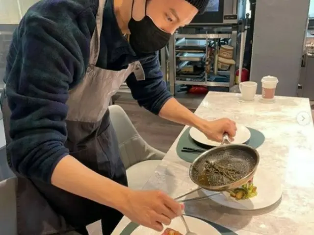 チャンミン(東方神起)、プロ級のステーキを完成させる安定の腕前を披露“奥さんに振る舞ってあげるのかな?”(画像提供:wowkorea)