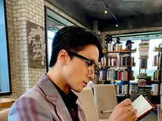 歌手RAVI（VIXX）、探偵に変身した完璧なスーツ姿を披露