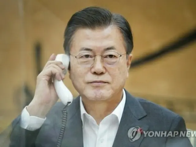 文在寅大統領は26日に中国の習近平国家主席と電話会談を行った（青瓦台提供）＝（聯合ニュース）≪転載・転用禁止≫
