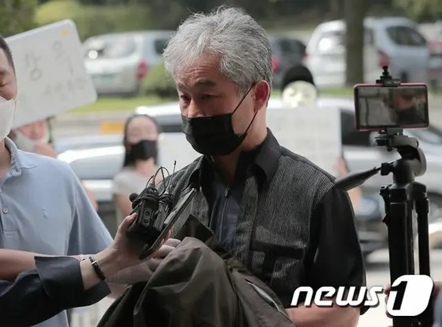 チョン・チャンオク氏、文大統領に靴を投げ公務執行妨害罪で起訴＝韓国（画像提供:wowkorea）