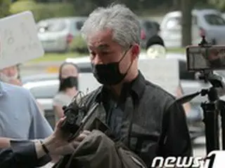 チョン・チャンオク氏、文大統領に靴を投げ公務執行妨害罪で起訴＝韓国