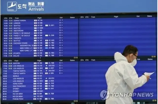 運航状況を伝える仁川国際空港の電光掲示板（資料写真）＝（聯合ニュース）
