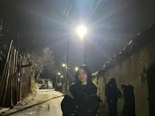 女優チャン・ナラ、変わらない美貌でドラマ「テバク不動産」現場を公開
