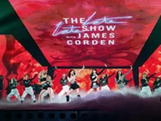 「BLACKPINK」、米トークショー出演…MCジェームズ・コーデンも爆笑のトーク力「コンサートで番組ロゴ使いましょう」