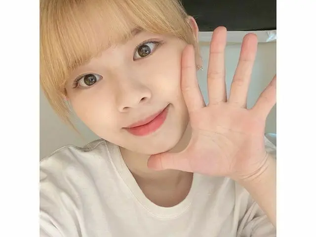 「NiziU」のRIKU、インスタで幼少期の思い出を語る…「私の手形めっちゃちっちゃい」（画像:「NiziU」公式インスタグラム）