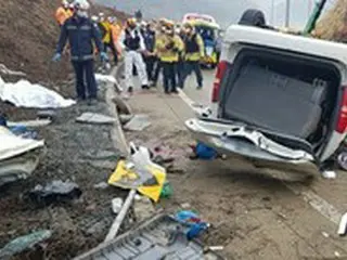 世宗市の高速道路でワゴン車転覆…7人死亡＝韓国