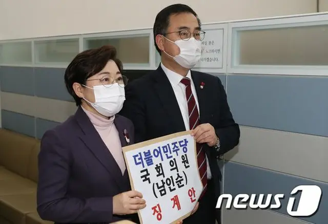 金汀才（左）、チェ・ヒョンドゥ（崔炯斗、右）国民の力議員（画像提供:wowkorea）