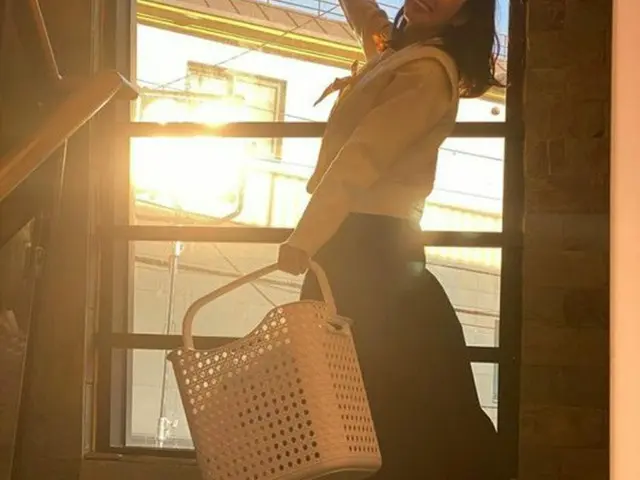 女優チョン・ヘビン、洗濯バケツを持ってドラマの撮影現場を公開（画像提供:wowkorea）