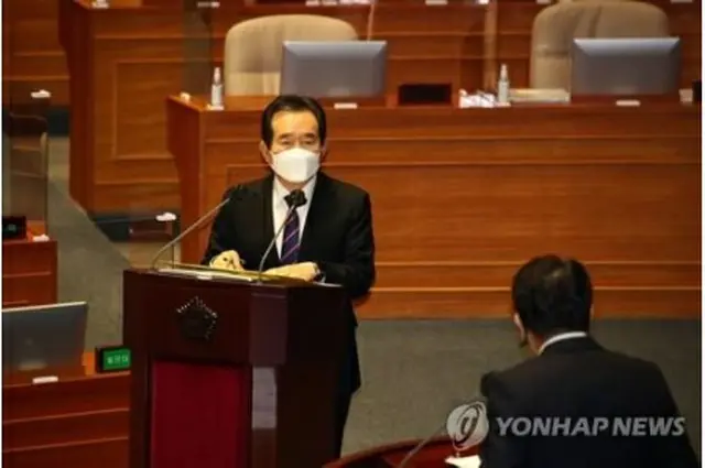 国会の対政府質疑で答弁する丁氏＝4日、ソウル（聯合ニュース）